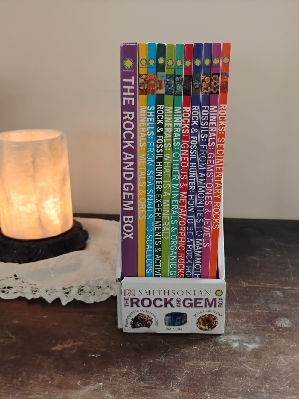 Smithsonian Rock & Gem Discovery Box book set